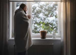 calfeutrer les fenêtres pour bloquer les courants d'air